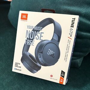 JBL Tune 670NC Wireless Headphones - Dark Blue